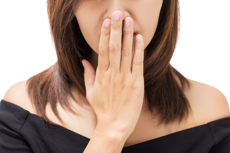 Puede la alimentación influir en mal olor en la boca o Halitosis (Mal Aliento)